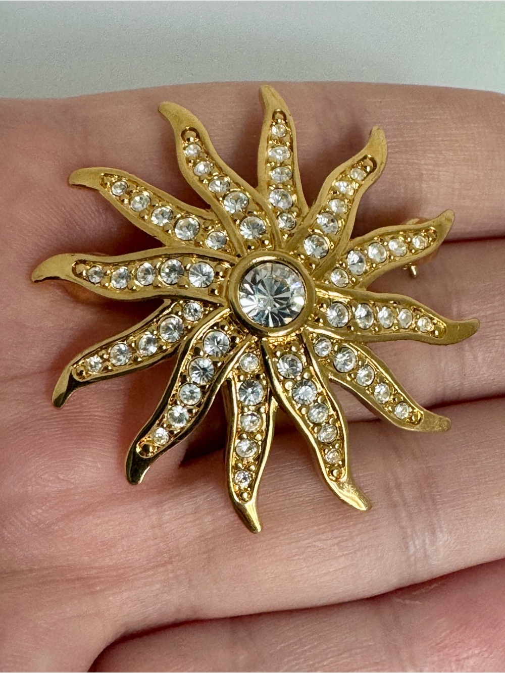 Vintage Swarovski Crystal
Sunburst Sun Brooch Gold Tone Swan
Signed 1.5 Inch